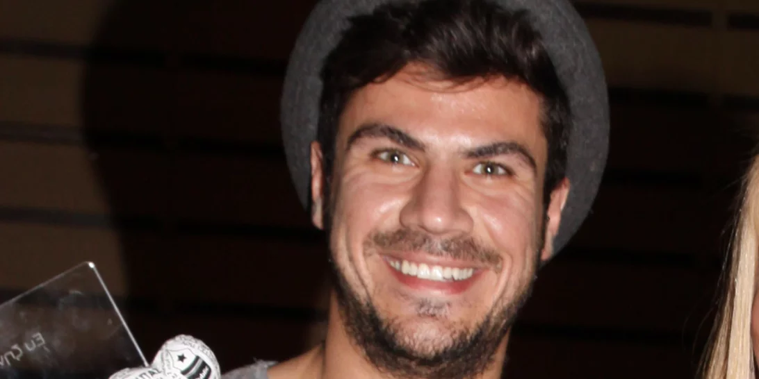 Περήφανος μπαμπάς ο Άκης Πετρετζίκης | Η τρυφερή φωτογραφία με τον γιο του