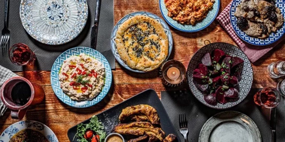 Αφιέρωμα "Budget Friendly Dining" | Βγαίνουμε έξυπνα και γευστικά σε προσιτά εστιατόρια και ταβέρνες για κάθε διάθεση