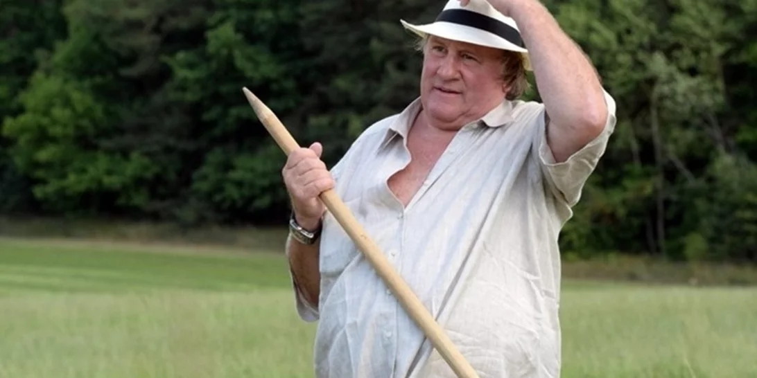 Gerard Depardieu | Η μυθιστορηματική ζωή του 75χρονου σταρ που δεν μπορεί να ξεκολλήσει από τον βούρκο