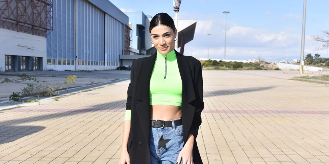 Η Ήβη Αδάμου έφερε το street style στους δρόμους της Αθήνας