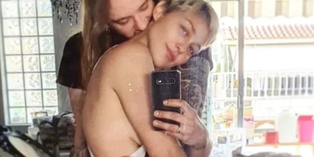 Πηνελόπη Αναστασοπούλου | Η φωτογραφία με την οικογένειά της στο νέο τους σπίτι