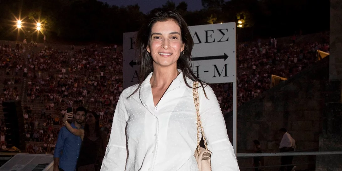 Πώς θα φορέσεις το τζιν παντελόνι τις πρώτες ημέρες του φθινοπώρου; Η Αντιγόνη Κουλουκάκου προτείνει