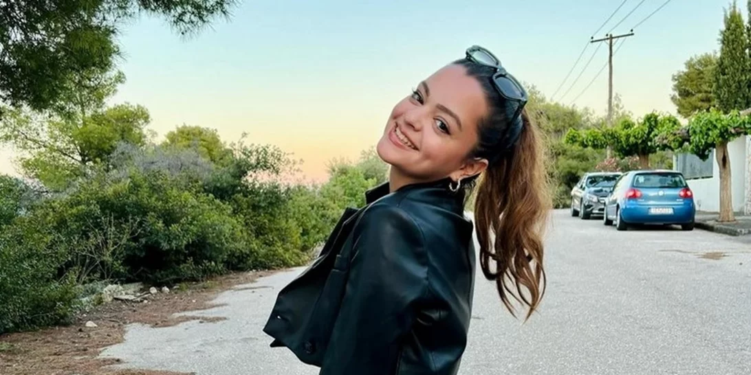 Η Μαριτίνα Ντενίση παρανυφάκι στον γάμο της Νάνσυς Ζαμπέτογλου και του Νάσου Γαλακτερού