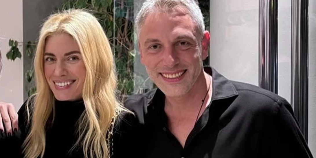 Η Ευαγγελία Αραβανή στην πρώτη δημόσια εμφάνιση μετά τον ερχομό του γιου της | Με denim cargo παντελόνι και μαύρο ζιβάγκο