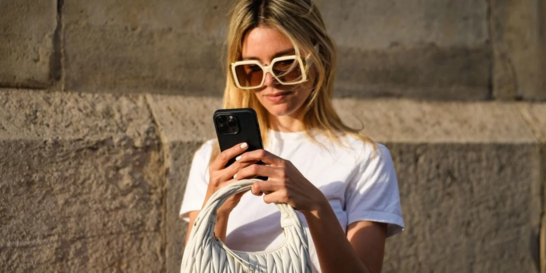 Almond milk nails | Η "ακριβή" τάση νυχιών που έχει ήδη αντικαταστήσει τα "milk bath nails"