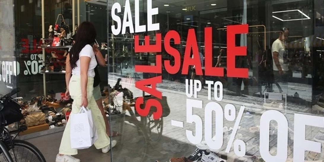 Οι εκπτώσεις τελείωσαν αλλά οι προσφορές... συνεχίζονται