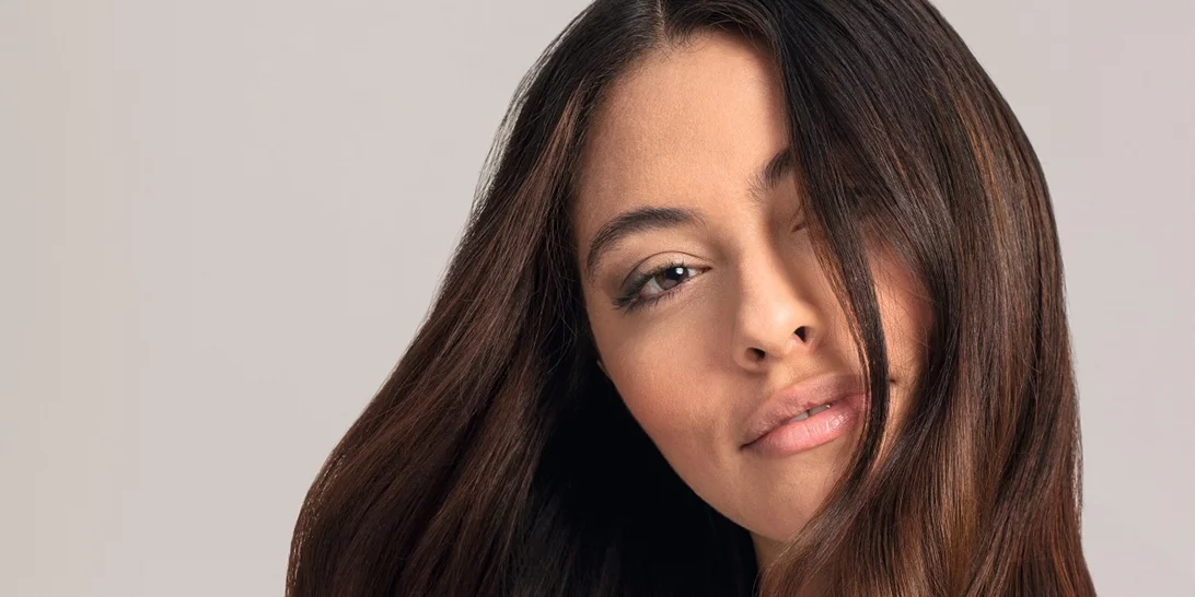 Κλειστά κομμωτήρια; Ο πιο εύκολος τρόπος να ανανεώσεις το χρώμα των μαλλιών σου στο σπίτι