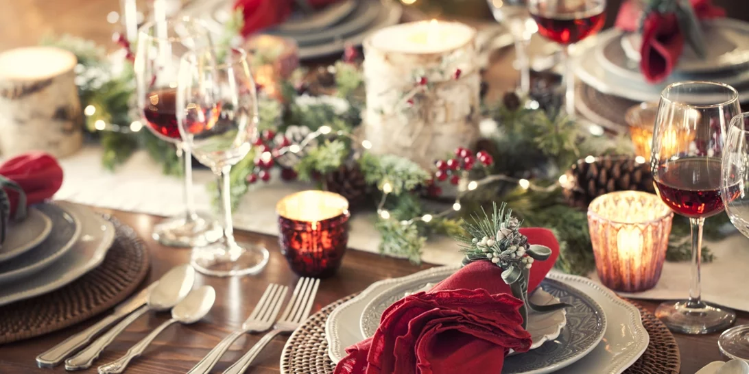 Το εύκολο hack για να κάνεις το γιορτινό τραπέζι των Χριστουγέννων να μοιάζει με ακριβού εστιατορίου