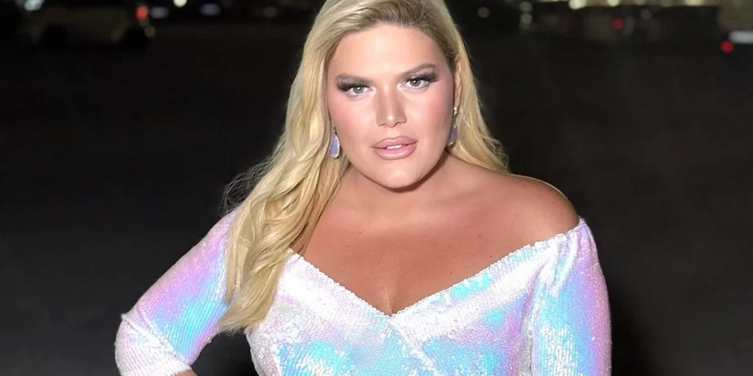 Δανάη Μπάρκα | Στην ολυμπιακών διαστάσεων πισίνα του ξενοδοχείου της μητέρας της στη Μάνη