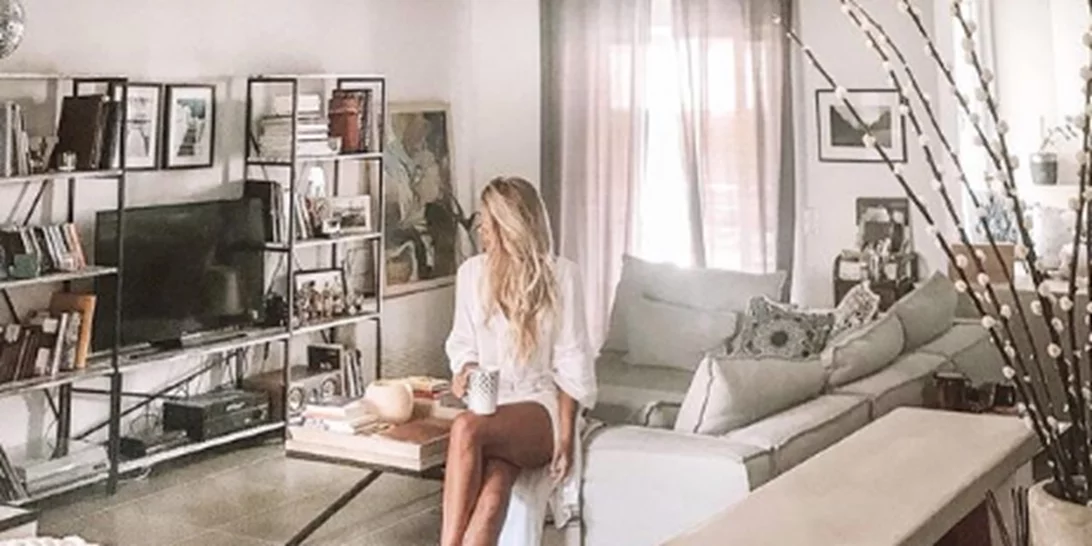 5 σαλόνια από σπίτια Ελληνίδων celebrities που είναι σαν να ξεπήδησαν από deco περιοδικό