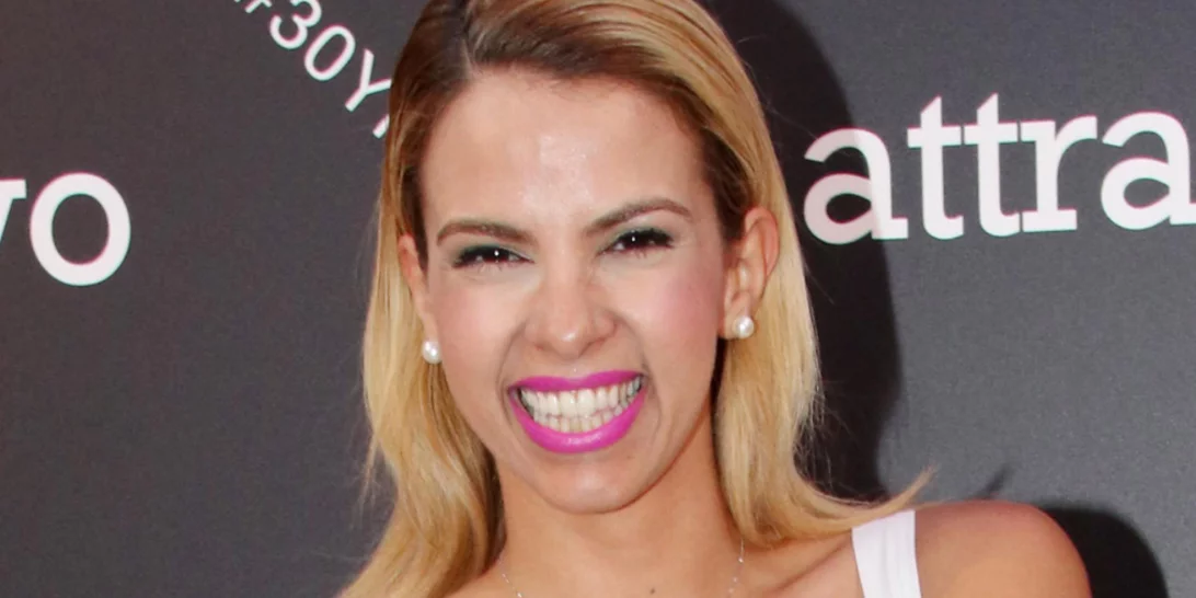 Τζένη Μελιτά | Με πλατινέ καρέ μαλλιά και αφέλειες