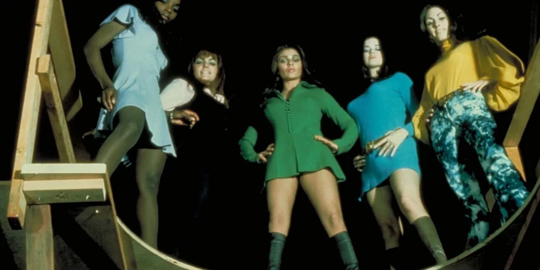 Cindy Sherman | Οι ταινίες που ενέπνευσαν τις φωτογραφίες της παρουσιάζονται στις Νύχτες Πρεμιέρας