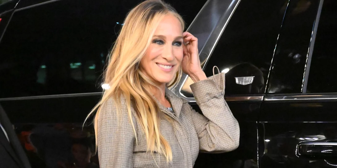 Η Sarah Jessica Parker με κομψό σύνολο στο σόου του Fendi και βέβαια με μια... baguette