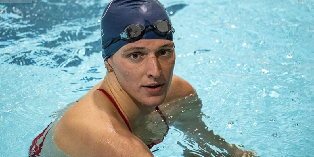 Γιατί η Fina αποκλείει trans κολυμβήτριες από γυναικείους αγώνες;