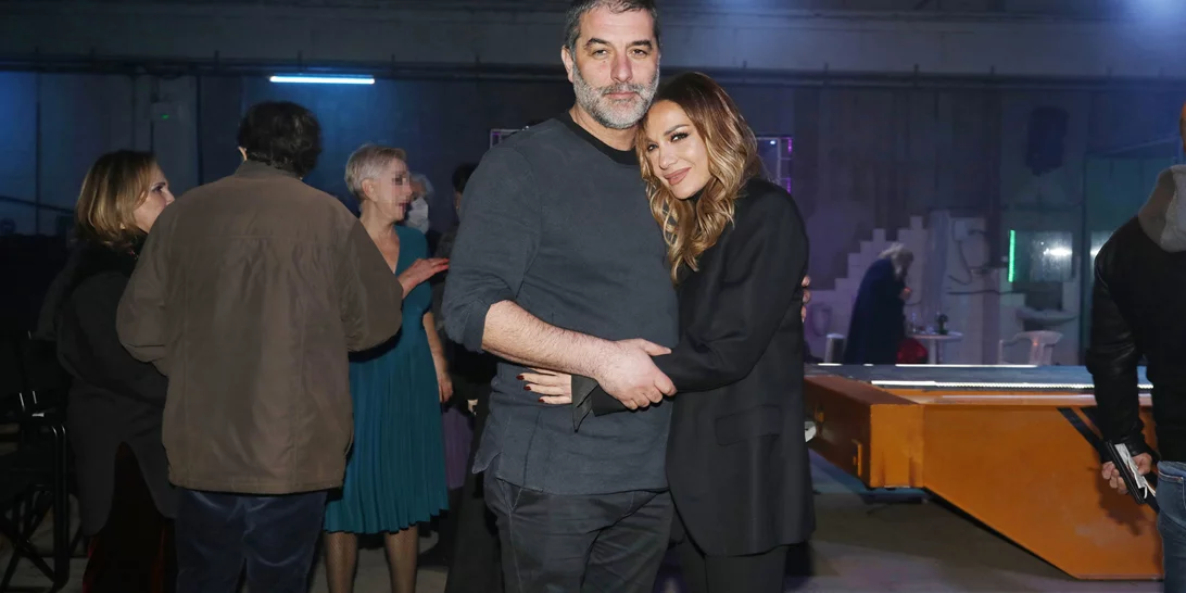 Η Δέσποινα Βανδή αγκαλιά με τον Βασίλη Μπισμπίκη | Η νέα κοινή φωτογραφία που δημοσίευσε από έξοδό τους