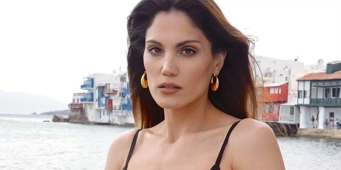 Bare nails | 8 διάσημες Ελληνίδες που υιοθέτησαν το "γυμνό" μανικιούρ στις διακοπές τους