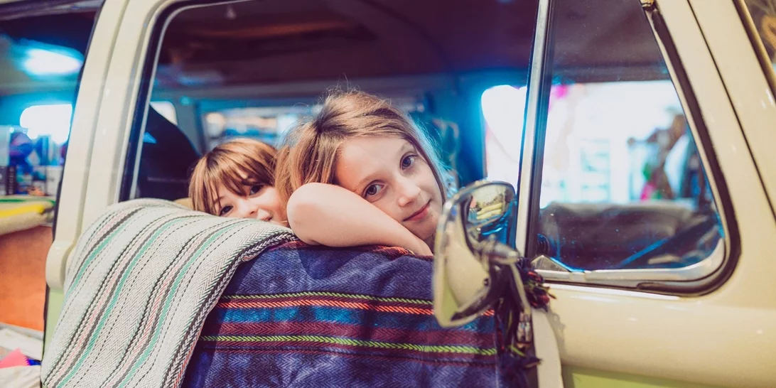 Μέλι στην πιπίλα; Τα λάθη των παππούδων που σοκάρουν τους νέους γονείς