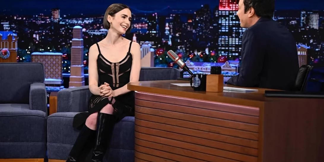 Όταν η Lily Collins μίλησε στην εκπομπή του Jimmy Fallon για τον Κυριάκο Μητσοτάκη