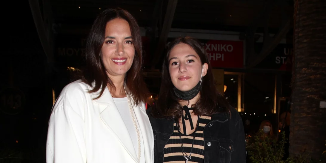 Νόνη Δούνια | Σπάνια εμφάνιση με την κόρη της, Ρία στην εβδομάδα μόδας της Αθήνας