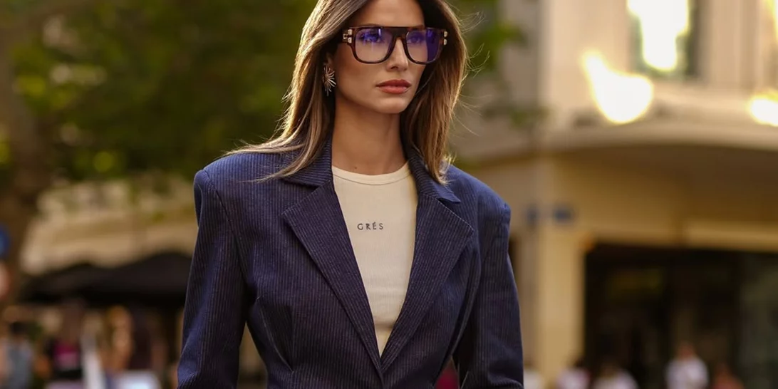 Ηλιάνα Παπαγεωργίου | Το λευκό της κοστούμι έχει τον κολακευτικό σχεδιασμό που κάνει κάθε γυναίκα να δείχνει ψηλόλιγνη