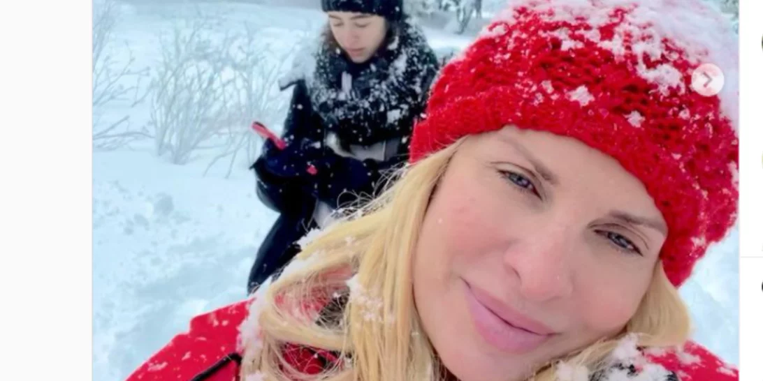 Ελένη Μενεγάκη | Οι νέες φωτογραφίες με τις κόρες της και τα παιχνίδια στα χιόνια