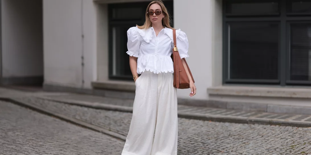 Μπεζ και λευκό | Πώς θα φορέσεις με στιλ τον πιο σοφιστικέ συνδυασμό του καλοκαιριού