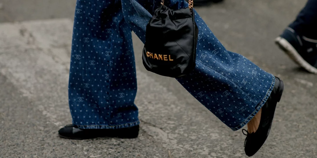 10 φθινοπωρινά looks για να φορέσεις τις flat μπαλαρίνες όπως οι fashion experts