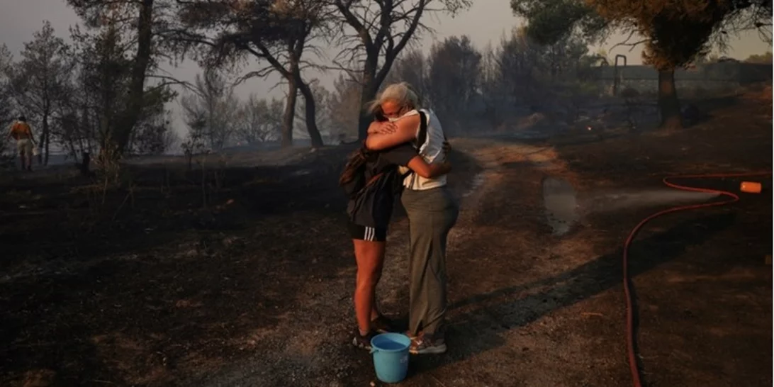 Θέμα στα διεθνή ΜΜΕ η φωτιά στην Αττική: "Χρώμα Αποκάλυψης - Εκκενώσεις κοντά στην Αθήνα"