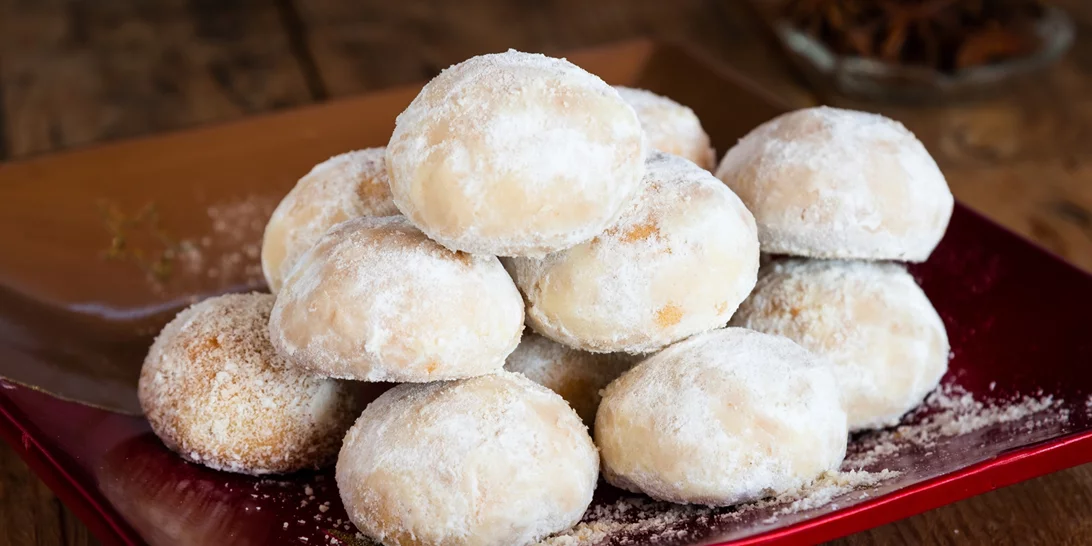 Οι κουραμπιέδες του Άκη Πετρετζίκη | Λαχταριστοί και με τέλεια βουτυρένια υφή