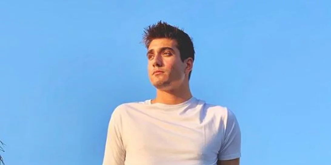 Βγάλτε τον από τη λίστα σας | Ο Γιώργος Κακοσαίος (μάλλον) είναι σε σχέση - Δες τις φωτογραφίες με ξανθιά νεαρή