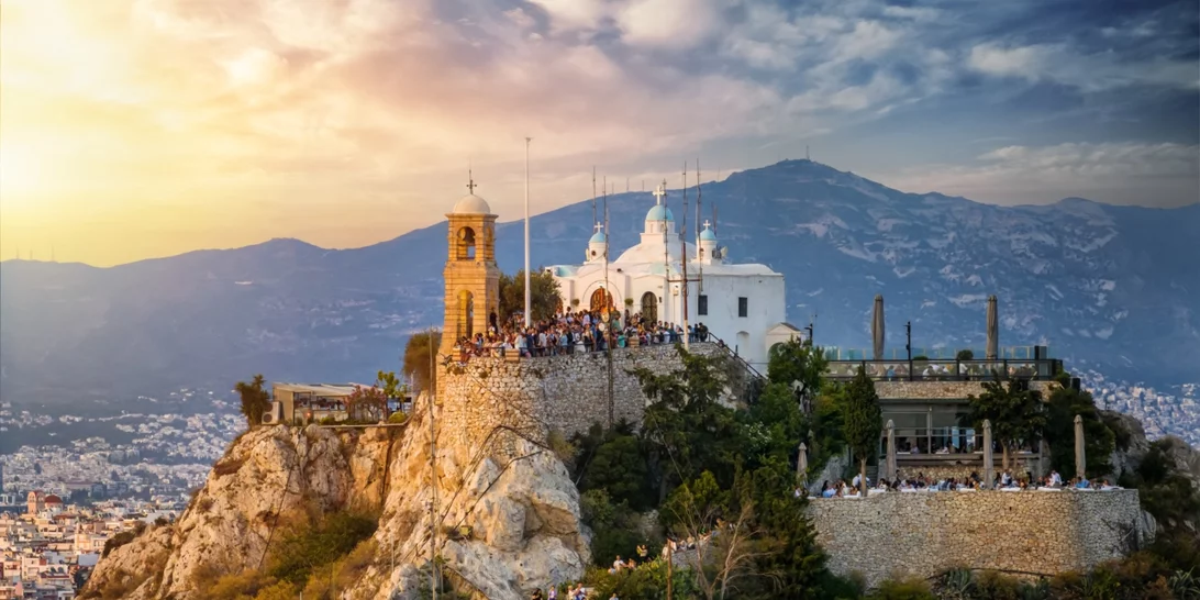 28η Οκτωβρίου | Eπεσαν οι 21 ιστορικοί κανονιοβολισμοί από τον Λυκαβηττό