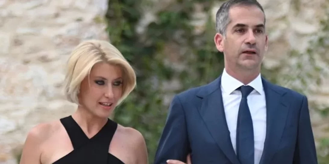 Κώστας Μπακογιάννης – Σία Κοσιώνη | Το παθιασμένο φιλί στα εγκαίνια του νέου Λυκαβηττού