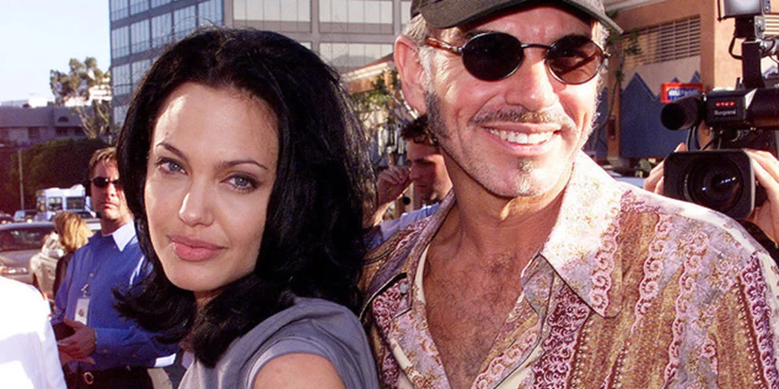 Η "ψυχρή και απόμακρη" Αngelina συνεχίζει να στέλνει δώρα στον θετό γιο της