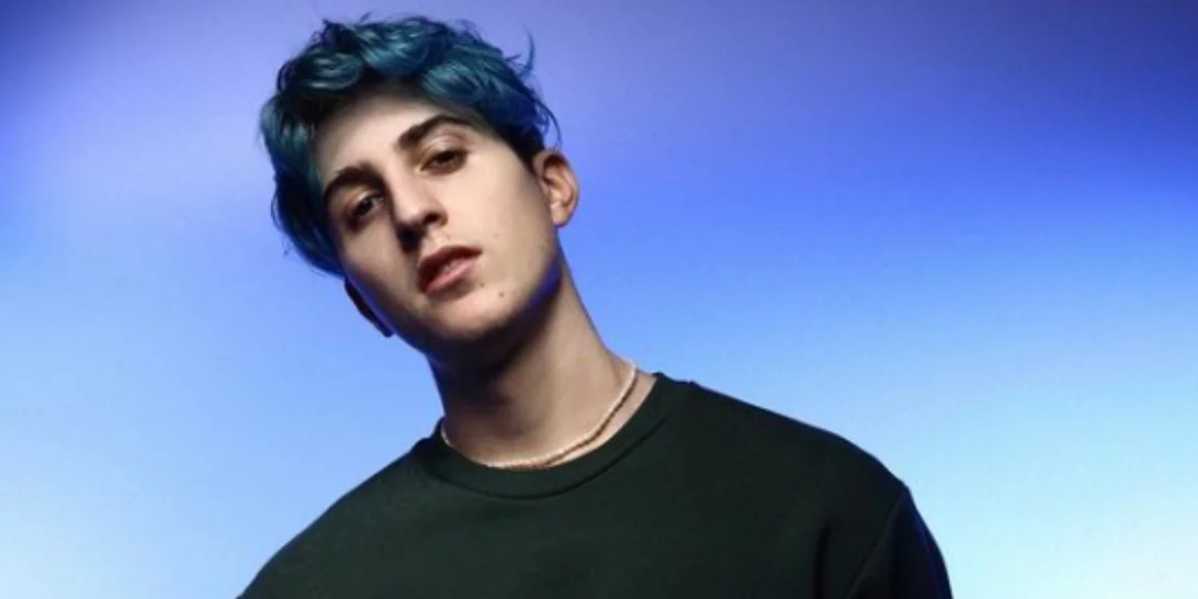 Νικόλας Βαρθακούρης | Ο γιος του Γιάννη Πάριου και της Σοφίας Αλιμπέρτη σχολιάζει το #Metoo