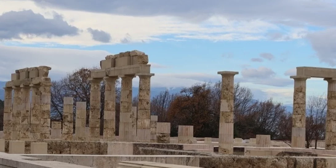 Εγκαίνια του αποκατεστημένου ανακτόρου του Φιλίππου Β' στις Αιγές, παρουσία του πρωθυπουργού