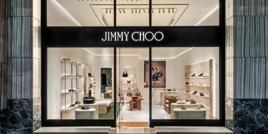 Ο οίκος Jimmy Choo εγκαινιάζει την πρώτη του μπουτίκ στην Αθήνα
