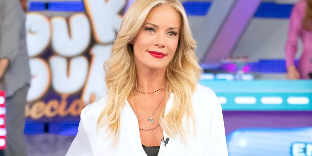 Η Ζέτα Μακρυπούλια φόρεσε τη must have φούστα από τη Zara για τις γιορτές