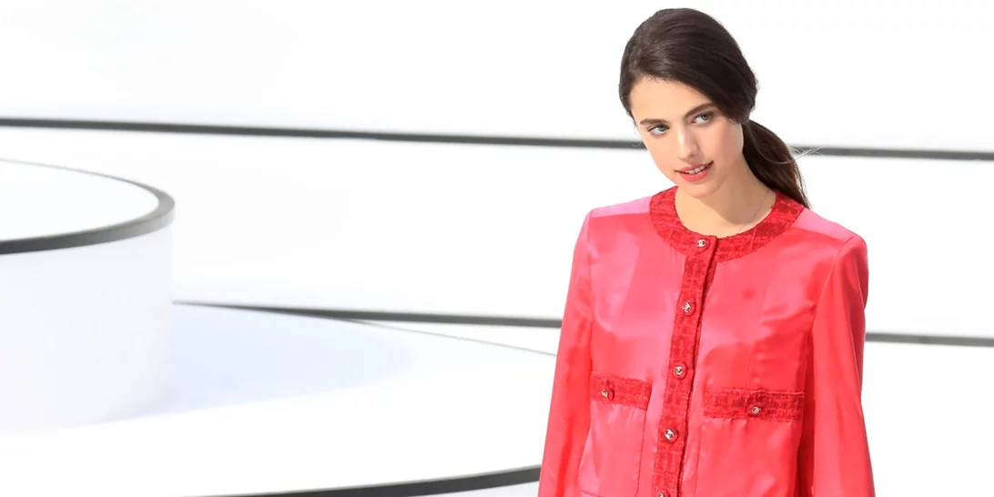 Margaret Qualley | Γιατί μιλούν όλοι για την ambassador του οίκου Chanel