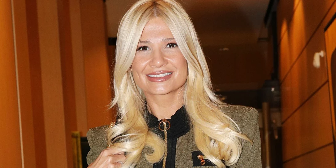 Η Φαίη Σκορδά με athleisure look στη βόλτα της | 5 items από την Oysho για να αντιγράψεις το look της