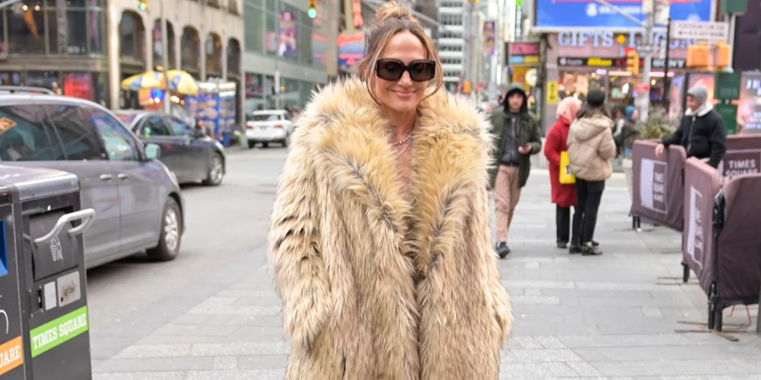 Η Jennifer Lopez στηρίζει την ελληνική μόδα | Φόρεσε faux γούνα της σχεδιάστριας Βάσιας Κωσταρά