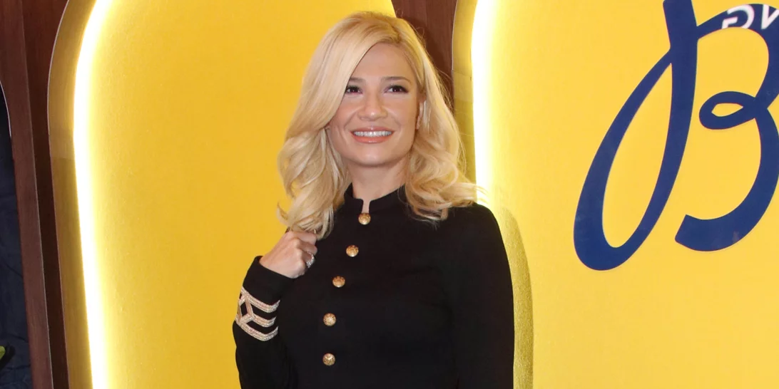 Η Φαίη Σκορδά σού δείχνει πώς να ντυθείς στις βραδινές εξόδους του Σαββατοκύριακου