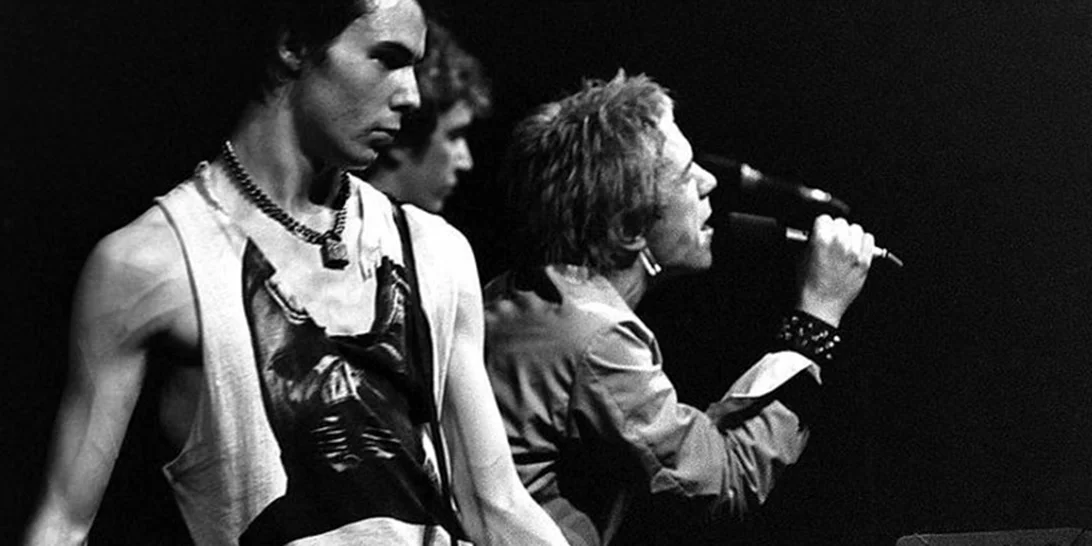 Sid Vicious | "Σε παρακαλώ, μητέρα θάψε με δίπλα στο μωρό μου. Θάψε με, με το δερμάτινο σακάκι μου, το τζιν μου και τις μπότες μου. Αντίο."