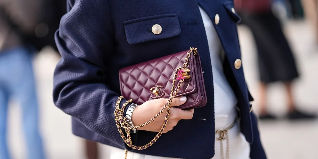 Το χρώμα νυχιών που κάνει κάθε εμφάνιση να δείχνει (ακόμα) πιο "ακριβή"