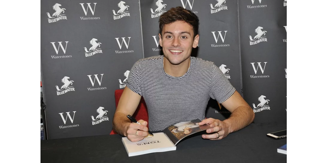 Ο Tom Daley λανσάρει σειρά πλεκτών ρούχων μετά το viral βίντεο στους Ολυμπιακούς Αγώνες