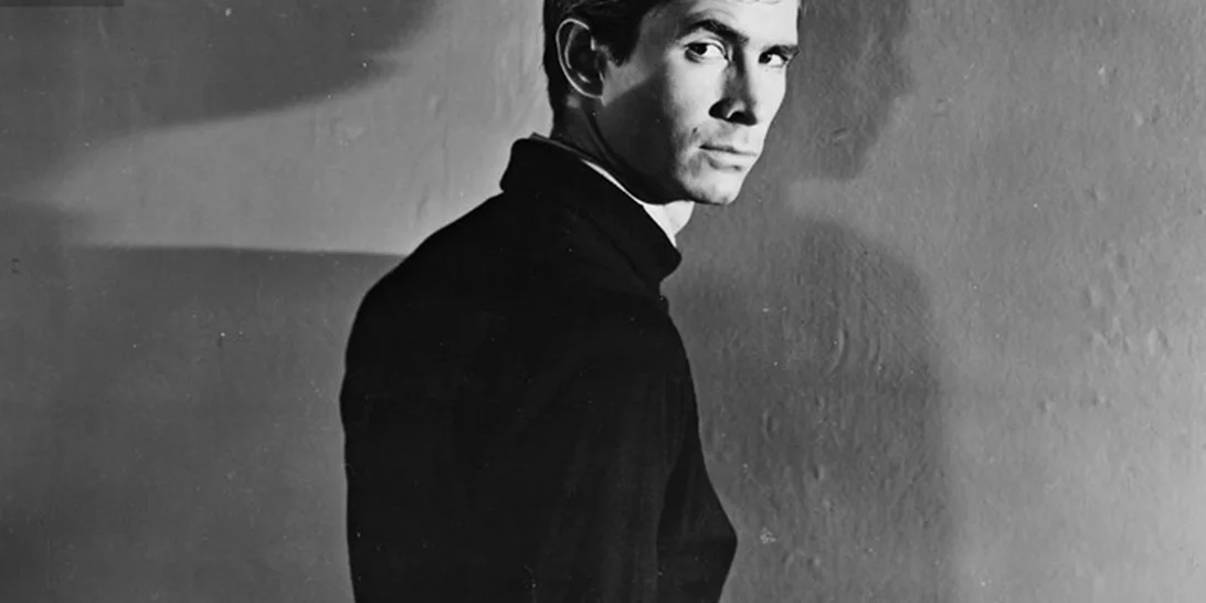 Αntony Perkins | Κακοποιήθηκε σεξουαλικά από την μητέρα του και υπέστη ηλεκτροσόκ λόγω της ομοφυλοφιλίας του