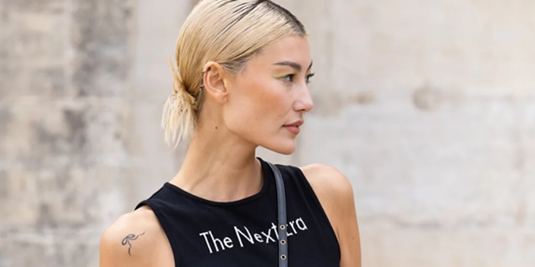 Paris Fashion Week | To πανεύκολο (και πολύ σέξι) χτένισμα για λεπτά μαλλιά που έκανε θραύση στην πασαρέλα