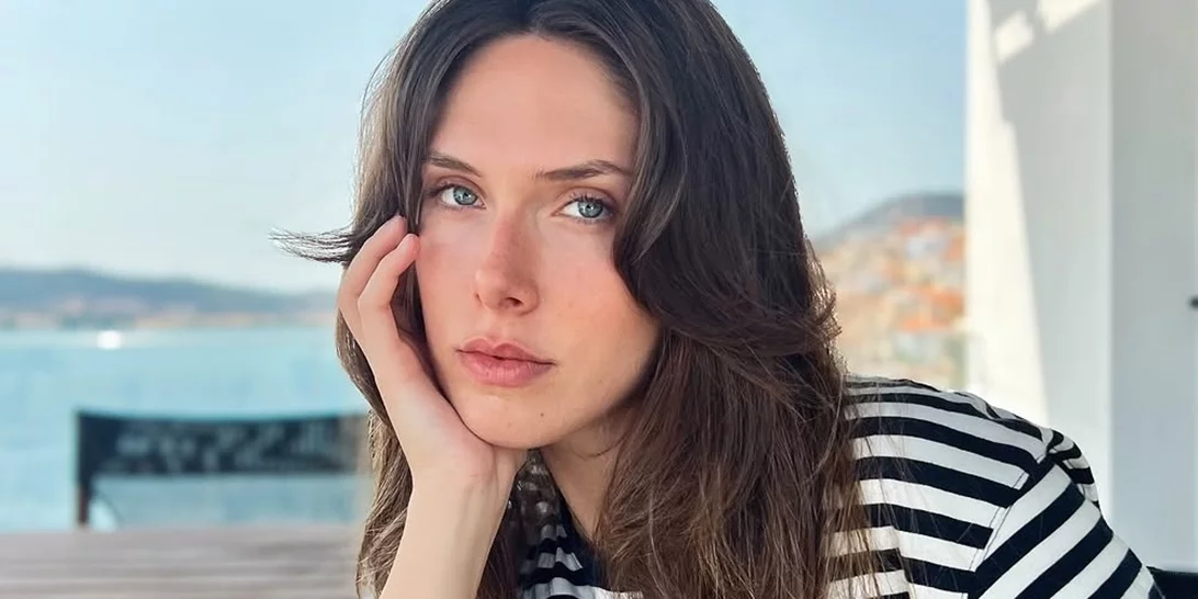 Αφροδίτη Λιάντου | Ο ορός με τριπεπτίδια που κάνει το πρόσωπο της να έχει ομοιόμορφο τόνο