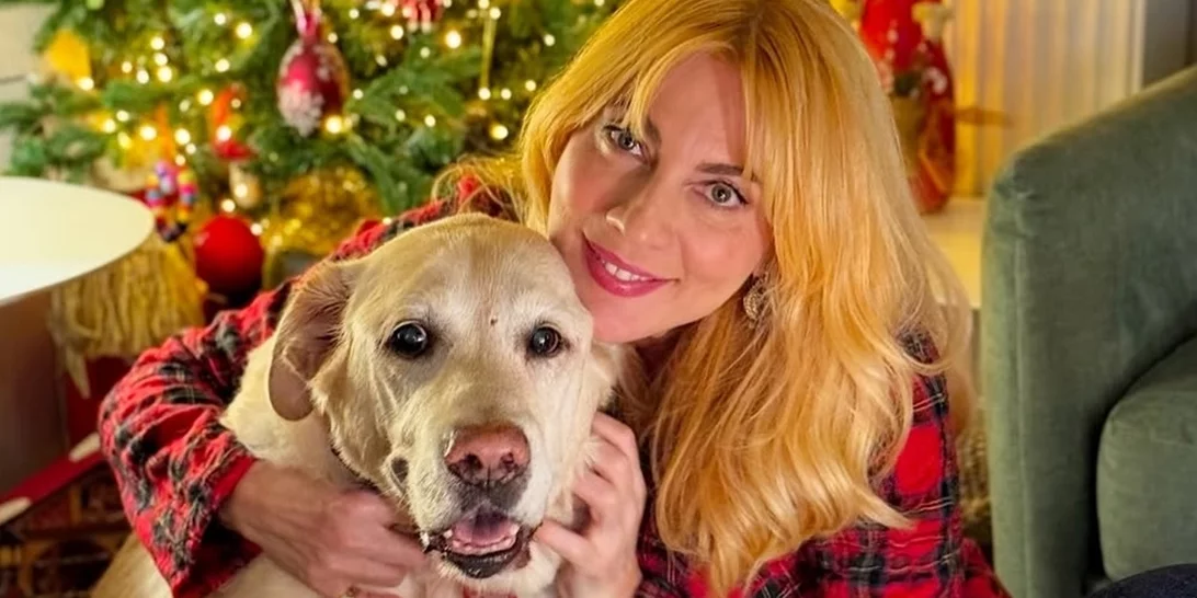 Η Σμαράγδα Καρύδη στόλισε το χριστουγεννιάτικο δέντρο της - Τα εκκεντρικά στολίδια της