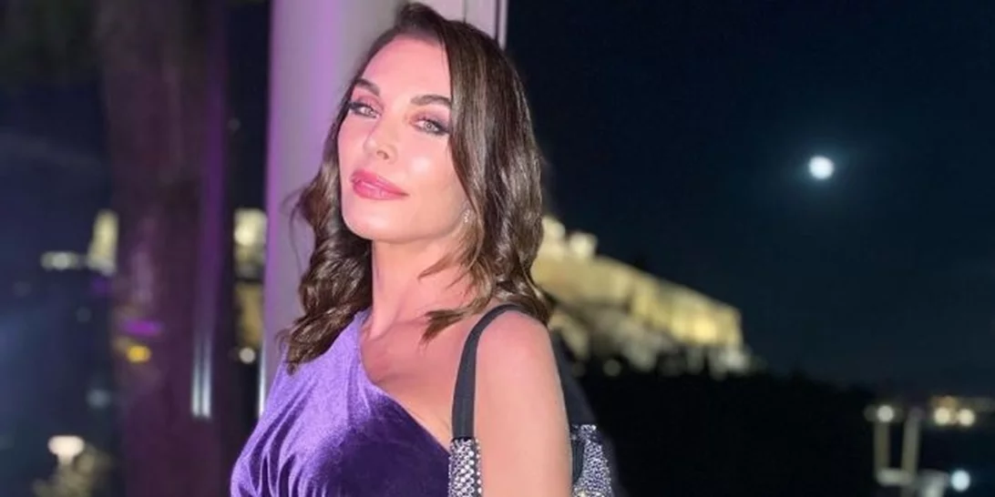 Τατιάνα Στεφανίδου  | Με μίνι βελούδινο φόρεμα σε πάρτι στο κέντρο της Αθήνας - Τα οπισθοδρομικά σχόλια