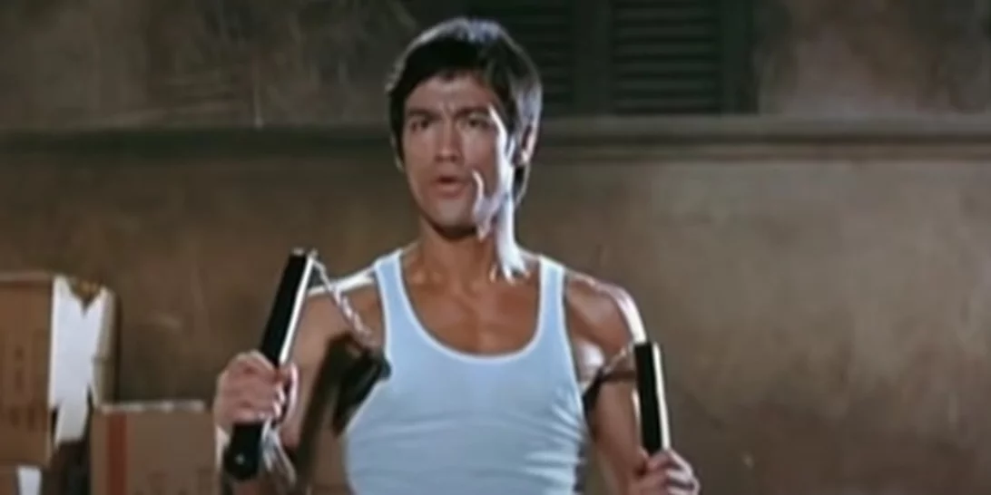 Bruce Lee | Επιστημονικά ευρήματα αποκαλύπτουν ότι ο ξαφνικός θάνατός του οφείλεται στην υπερβολική κατανάλωση νερού